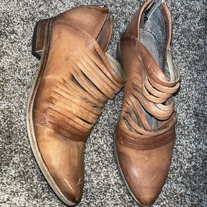 Free People Lost Valley leather ankle boot. Size 38!